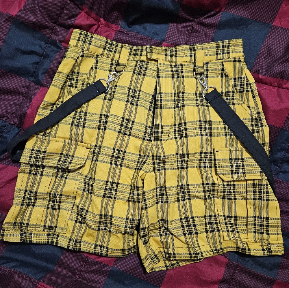 Hot Topic shorts
